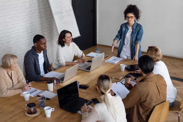 people-business-meeting-high-angle (1)